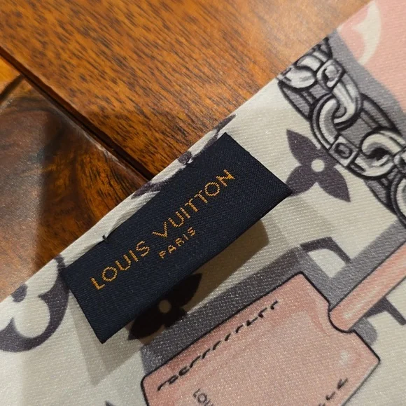 LV Logo Bag Or Hair Scarf - Picture 5 of 6